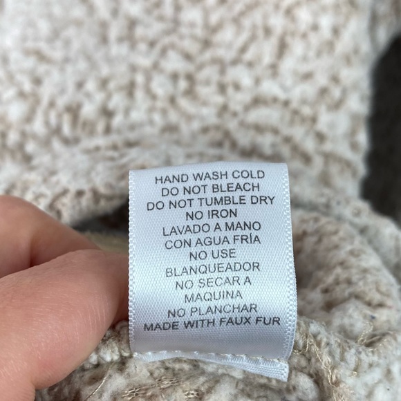 CM3 Outfitters Teddy sweater size Large fits like M/L imo - Picture 11 of 11